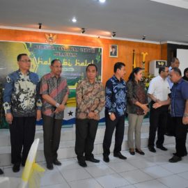 HALAL BI HALAL : MENINGKATKAN KEBERSAMAAN FISIP BERMUTU HALAL BI HALAL : MENINGKATKAN KEBERSAMAAN FISIP BERMUTU