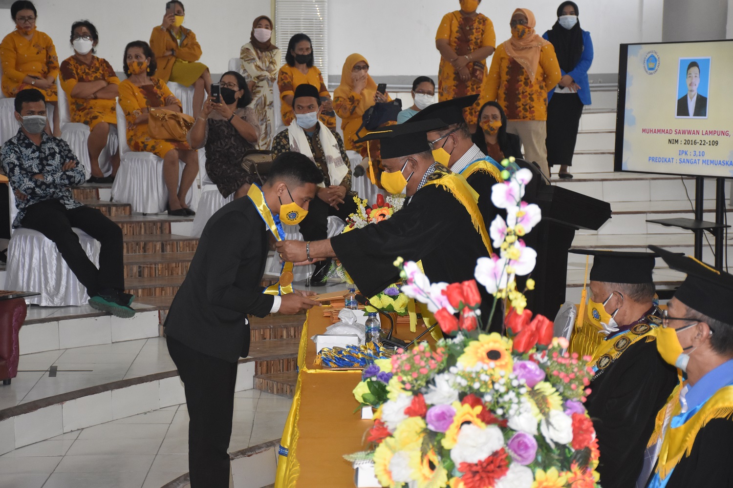 RAPAT TERBUKA SENAT DALAM RANGKA YUDISIUM DAN PENGGELARAN LULUSAN